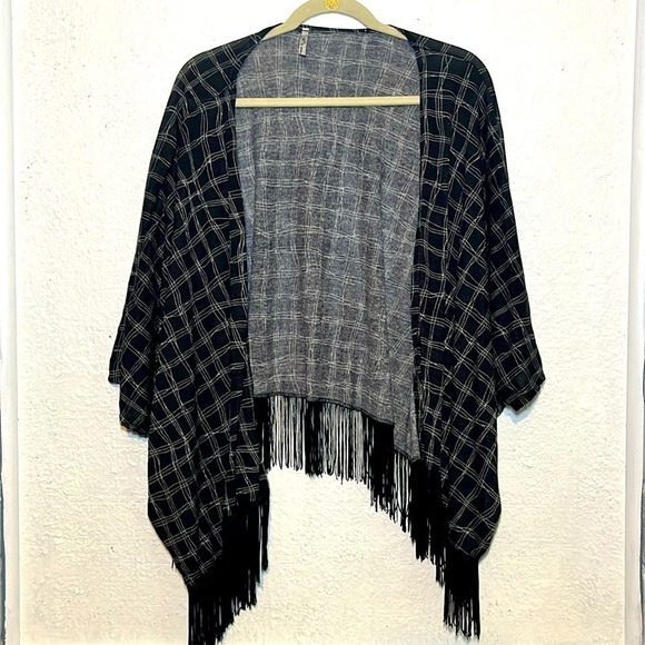 Motto black and white, short sleeve cardigan with fringe at bottom size large - Picture 1 of 8